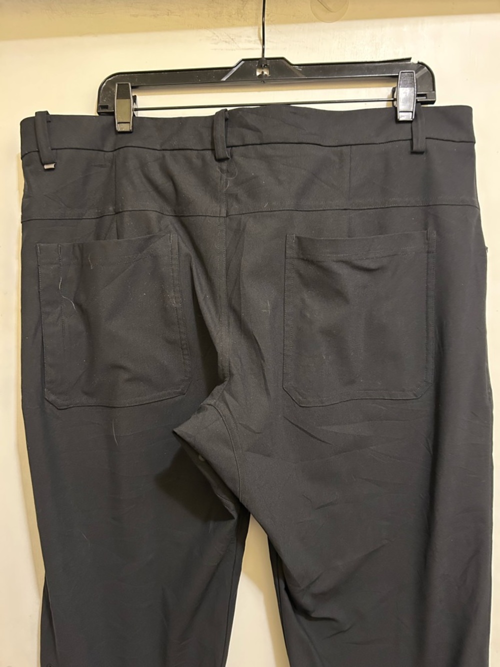 Lululemon Men's Like New Black Straight Leg Casual Stretch Pants, Size 40/31 - Picture 6 of 8